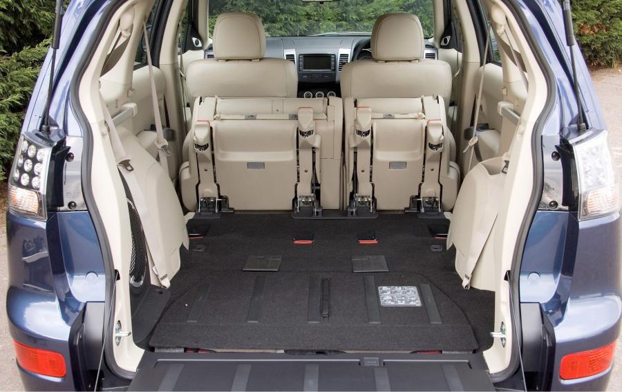  Mitsubishi Outlander 2005 года  (фото 13 из 77)